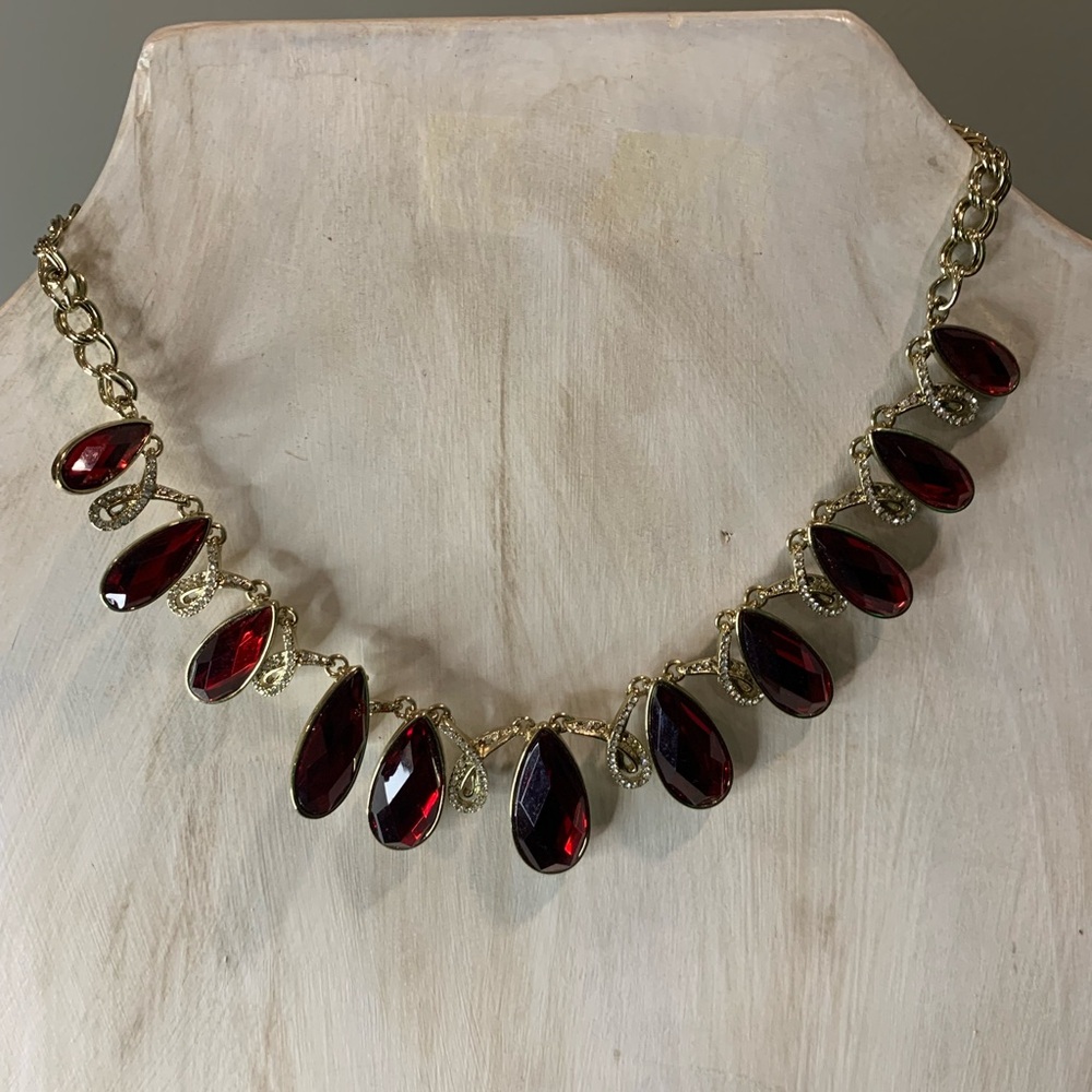 Elegant Gold and Red Teardrop Necklace
